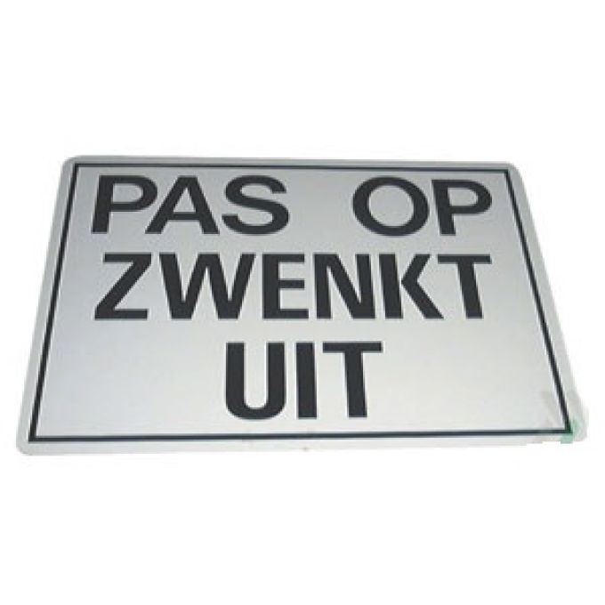 Sticker "Pas op Zwenkt uit"